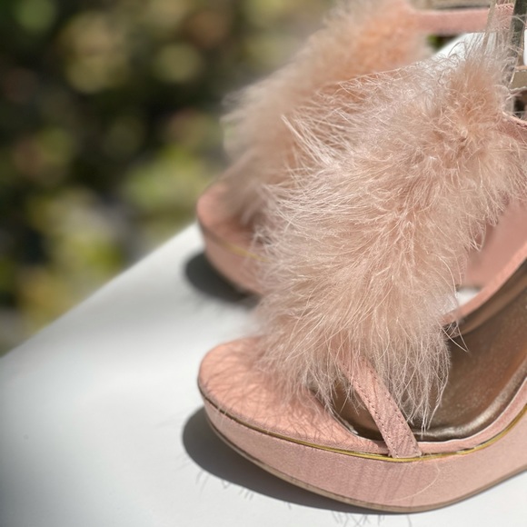 Last Chance Qupid Pink Suede Feather T-strap Ankle Strap Platform Wedge Sandal - Picture 9 of 11